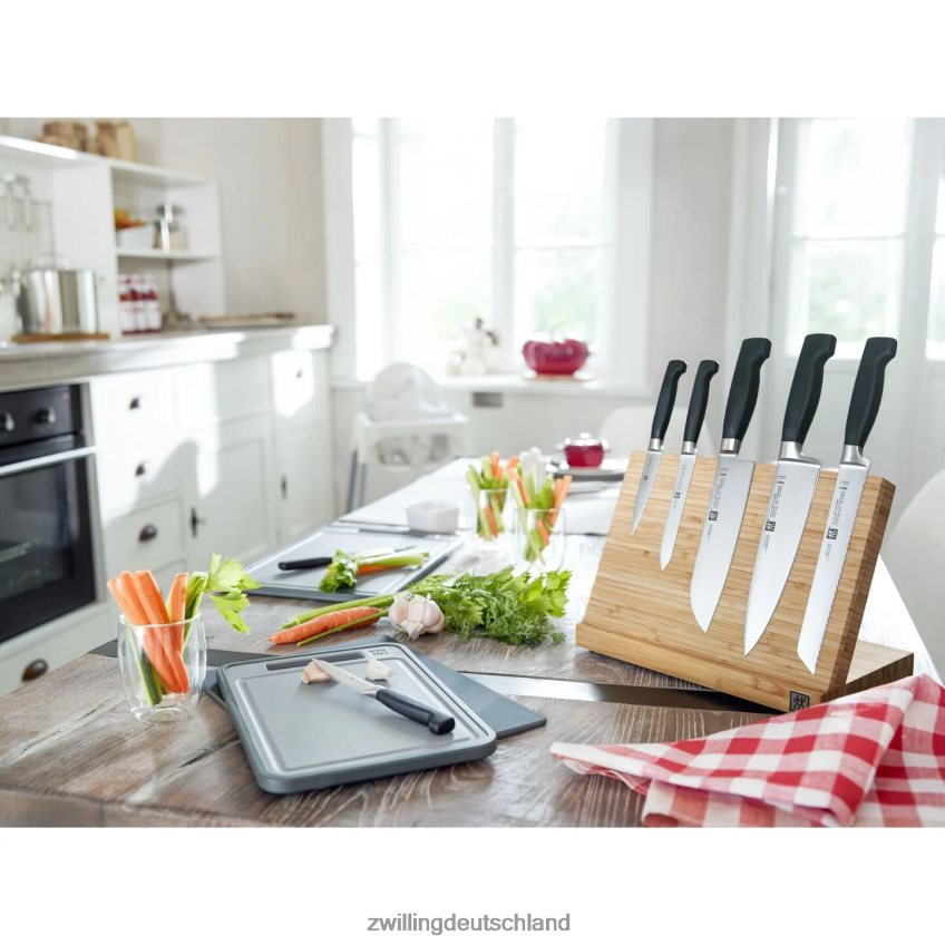 Besteck Zwilling Vier-Sterne-Vorbereitungsmesser, 5,5 Zoll, gezahnte Schneide 484N62418 - Zwilling Deutschland